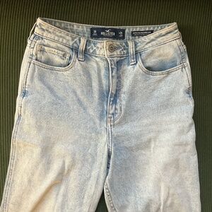 Women’s Hollister Light Wash Ultra High-Rise Mom Jean